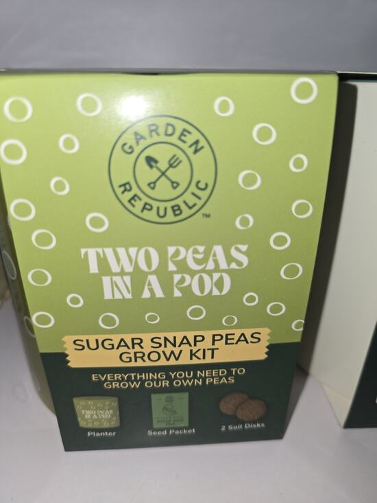 Garden Republic Other - Garden Republic plant growing kit Two Peas in a Pod sugar snap pea kit s24